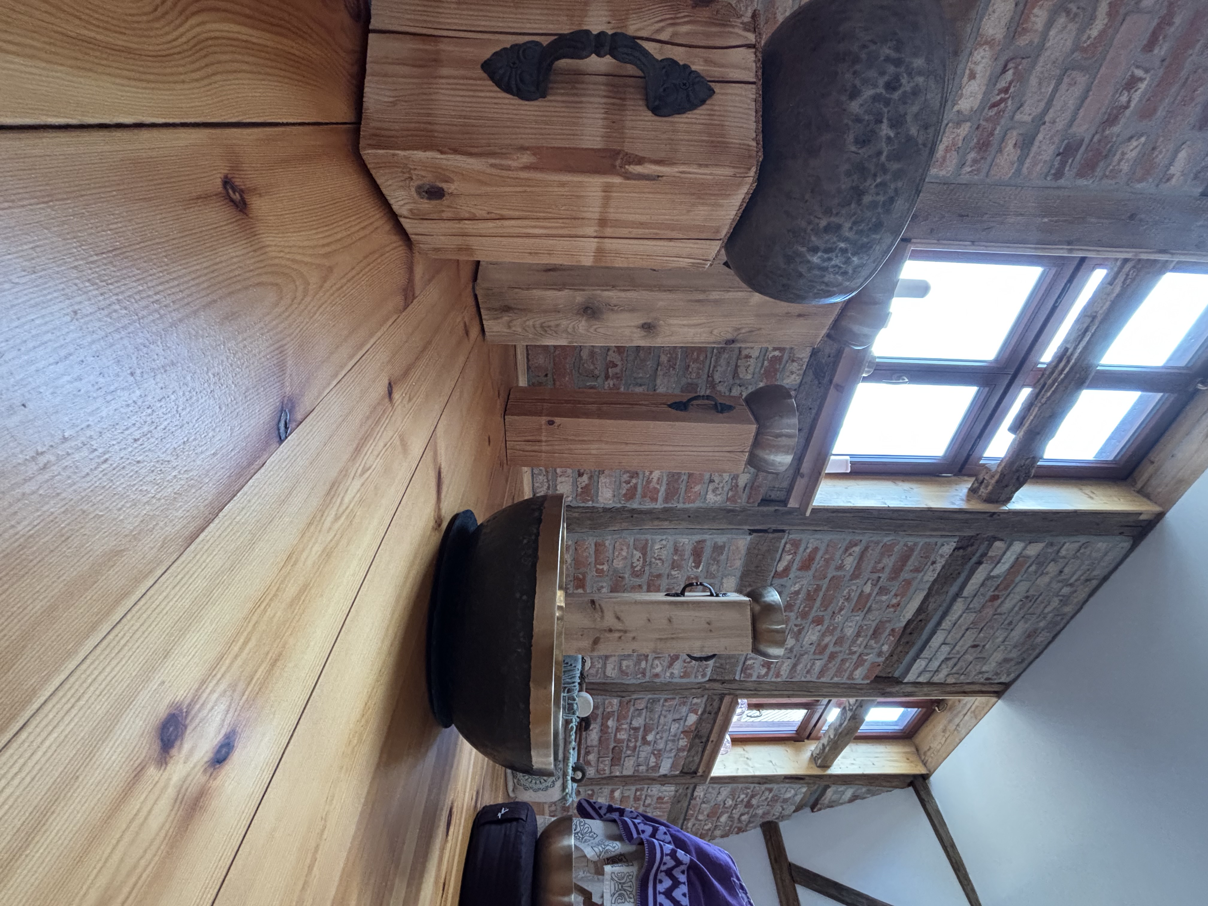 Klangschale auf Sitzkissen